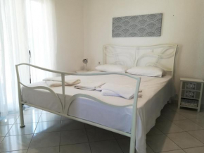 Melina Apartments - Sunny Holiday Apartment in Nikiti